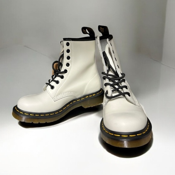 🌻NEW w/tags Dr. Martens White Combat Boots – Classic Doc Martens Style Size 6 - Picture 6 of 11